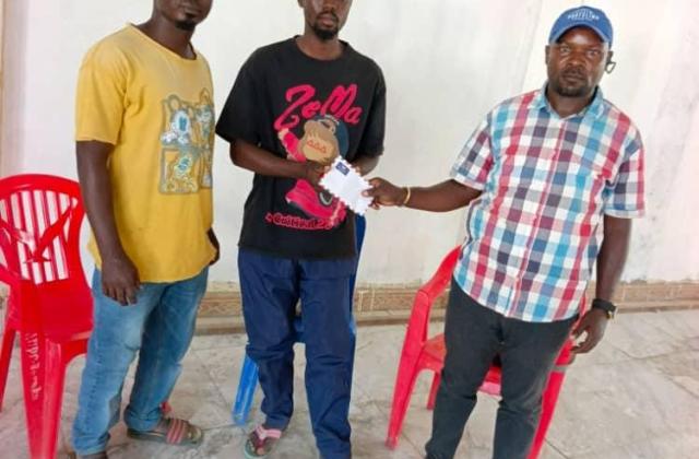 Baraka : le député national Nyamangyoku Ishibwela au chevet des victimes blessées lors des manifestations anti-taxes