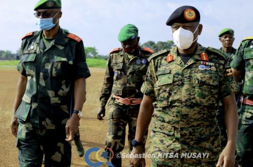 <p>Image d’illustration. Les représentants de deux armées, Congolaise et ougandaise dans la ville de Beni en juin dernier. ©CongoRassure </p>
