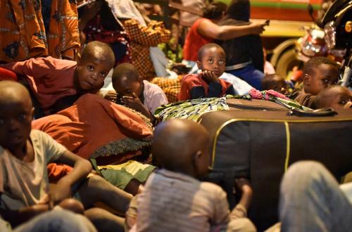 <p>Des enfants passant nuit à la belle étoile après l’éruption du volcan Nyiragongo en mai dernier. ©Moses Sawasawa.</p>
