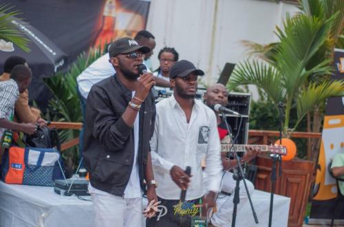 <p>Les jeunes du groupe Street League Music de Beni dans une activité culturelle. Photo : Kizo </p>
