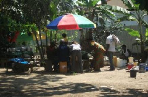 <p>Évacuation des restaurants de fortune à Goma : l’appel du Bourgmestre boudé<br />
Cette mesure du  Commissaire Supérieur Principal Musombwa Lububu Guy prise « dans la précipitation » selon les tenanciers,  était pourtant motivée par le soucis de 