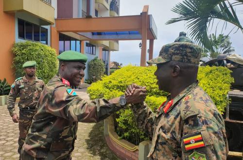 Ops FARDC-UPDF : le Gén. Maj Dick Olum dans la région de Beni pour une séance de travail avec ses homologues généraux Congolais