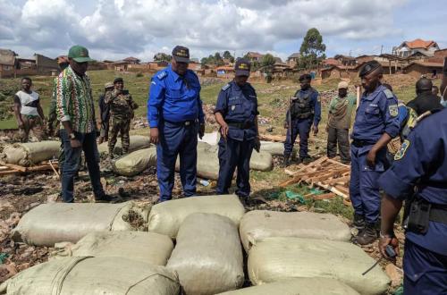 Butembo : La Police incinère 18 sacs de chanvre à fumer
