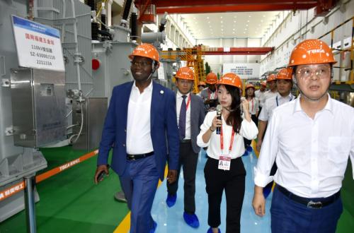 Chine-RDC : Julien Paluku visite les usines des sociétés TBEA et SAPHIR CERAMICS à Hunan