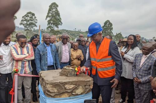 Nord-Kivu : Julien Paluku lance les travaux de construction du guichet unique de la ZES de Musienene financés par le FPI
