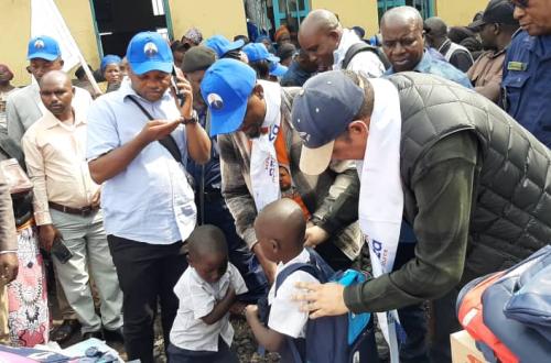 Nyiragongo : Singoma Mwanza soulage 1071 écoliers défavorisés en leur fournissant des kits scolaires