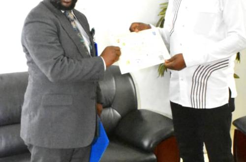 RDC : Julien Paluku reçoit son diplôme de Graduat de L'ISDR-BUKAVU en planification régionale 31 ans après et jette des fleurs au ministre Nzangi