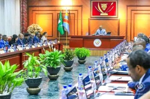 ESU : Félix Tshisekedi encourage une évaluation à mi-parcours du système LMD