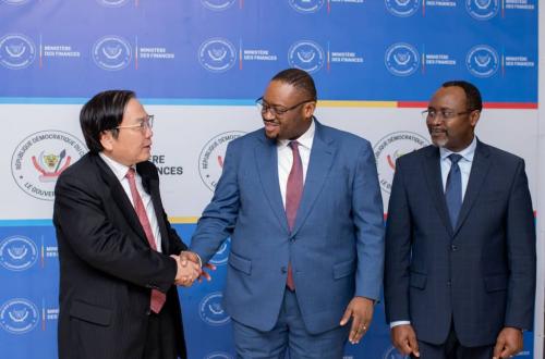 Tête-à-tête entre le Doudou Fwamba et Wencai Zhang autour du programme Grand Inga et le siège de la Banque Mondiale