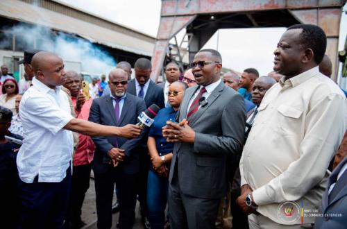 En descente au Beach Ngobila, Julien Paluku constate l'absence d'entrepôts et de chambres froides