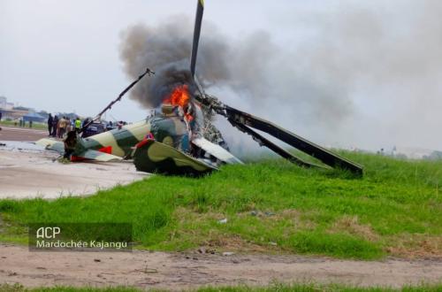 Un hélicoptère militaire prend feu, trois pilotes périssent