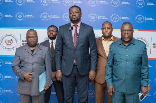 Malgré la guerre, Kinshasa assure la continuité de la paie des agents de l'État