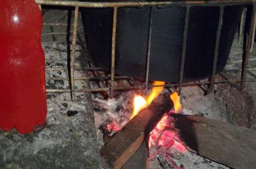 Quand la crise pousse les citadins à se tourner vers le bois de chauffage (reportage)