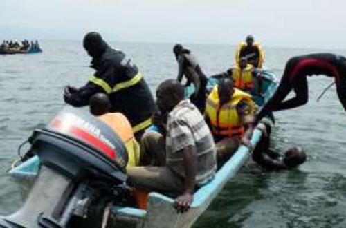 Drame sur le lac Albert, deux pêcheurs portés disparus après un vent violent à Mahagi