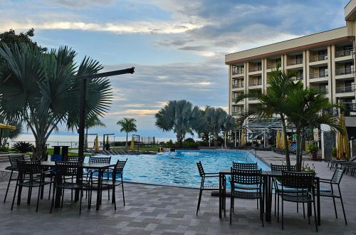 L'hôtel Serena au bord du lac Kivu dans la ville de Goma