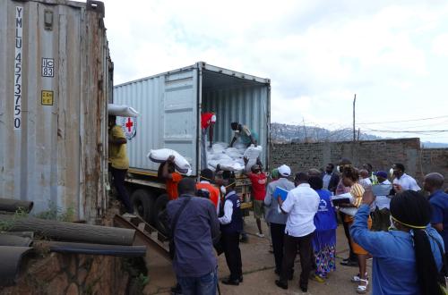 Le CICR remet 60 tonnes de sulfate d’alumine à la REGIDESO Bukavu