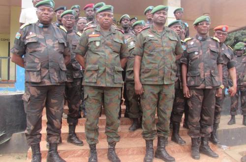 Sud-Kivu/Uvira : le général Mwaku galvanise les troupes et promet des réponses aux menaces sécuritaires