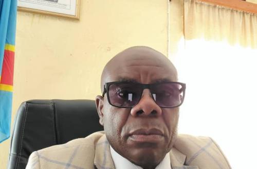 le maire de Baraka Jacques Hussein félicite Floribert Anzuluni Bembe pour sa nomination comme Ministre de l'intégration nationale