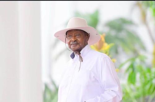 Ouganda : après près de 40 ans au sommet, Museveni va repartir en campagne avec le NRM pour la présidentielle de 2026