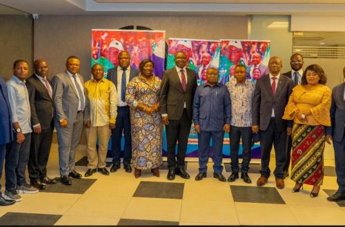 Kinshasa : la notice reprenant le combat politique de 35 ans de Julien Paluku remise aux cadres du BUREC