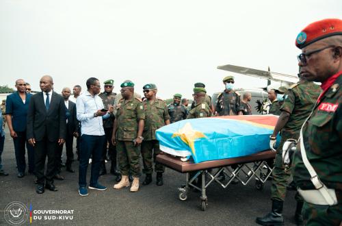 Sud-Kivu : le Gouverneur Jean-Jacques Purusi rend les dernièrs hommages au Général Mwaku Mbuluku décédé à Uvira