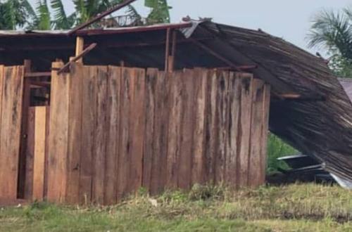 Ituri : des salles de classe détruites par un vent violent à Mongbwalu
