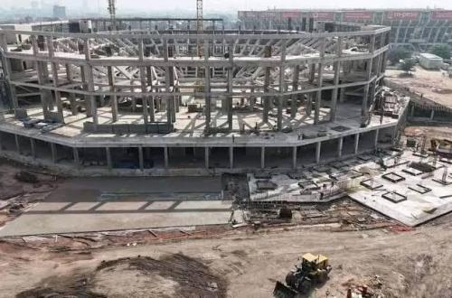 Retard de la « Kinshasa Arena » : Doudou Fwamba annonce l’arrivée des matériaux dans quarante jours