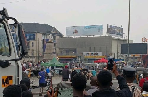 Urgent : braquage maîtrisé à l'agence RawBank Victoire de Kinshasa