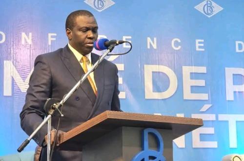 Tensions monétaires : la Banque Centrale du Congo intervient pour mettre fin aux files d'attente et favoriser le Franc Congolais