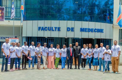 Éducation : Vingt lauréats de la bourse Jean-Paul Waitswalo prennent officiellement leur inscription à l'Université de Goma