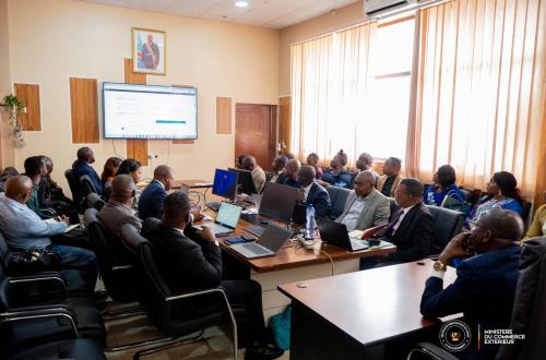 Kinshasa : simplification et modernisation des opérations d’exports et imports, le ministère du Commerce extérieur lance solennellement leur dématérialisationKinshasa : simplification et modernisation des opérations d’exports et imports, le ministère du Commerce extérieur lance solennellement leur dématérialisation