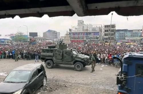 Montée des braquages à Kinshasa : Prince Epenge plaide pour l’autorisation du port d’armes par des cambistes et commerçants