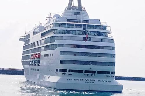 Lomé accueille le navire « SEVEN SEAS NAVIGATOR » en provenance des USA pour une escale exceptionnelle