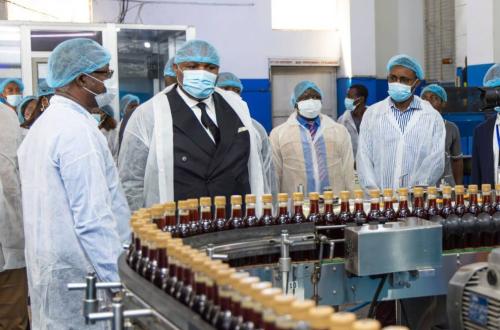 RDC : le Directeur Général Adjoint du FPI, Blaise Mastaky visite l’usine African Foods and Beverages Sarl    