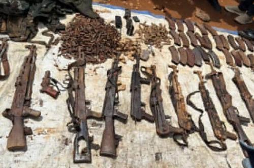Ituri : les FARDC découvrent une importante cache d’armes lors d’une opération de ratissage à Mabanga