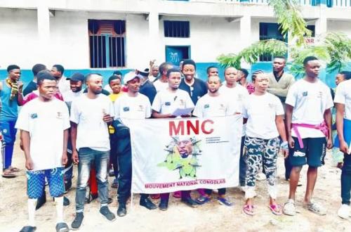 Guerre dans l’Est : des citoyens du MNC interpellent la Première ministre et dénoncent l’échec de l’état de siège