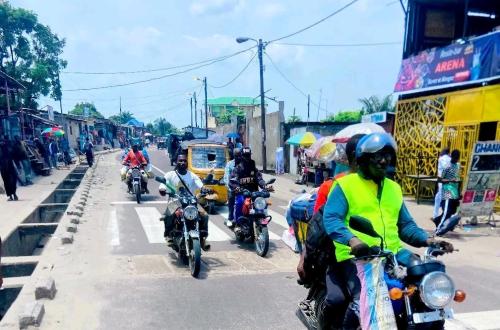 Kinshasa : un homme accusé d’avoir tué et démembré sa mère pour une dette de 10 000 dollars