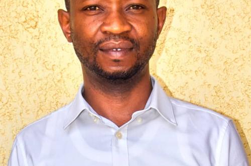 Dossier passeports en RDC : Jules Ngeleza appelle le gouvernement à prendre ses responsabilités après la rupture du stock des carnets