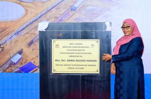 Tanzanie : Samia Suluhu pose la première pierre d’un projet stratégique de stockage pétrolier à Dar es Salaam