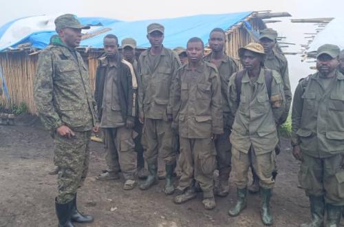 Sud-Kivu : 13 éléments Twiganeho alliés à l'AFC-M23 se rendent aux FARDC à Mikenge, un hélicoptère Rwandais abattu et la localité de Muramvia récupéré