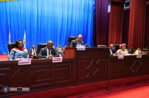 RDC : Aimé Boji condamne les massacres en Ituri et salue la qualification des Léopards, sur fond de contrôle parlementaire