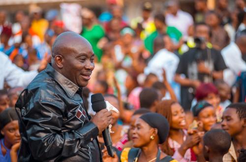 Fungurume et Kasumbalesa en liesse : le Prophète Jules Mulindwa signe une visite évangélique historique