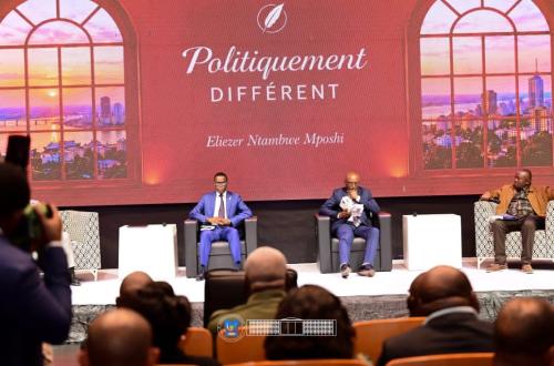 RDC : Jacques Djoli porte le baptême symbolique de l’ouvrage d’Éliezer Ntambwe Mposhi intitulé « Politiquement différent »