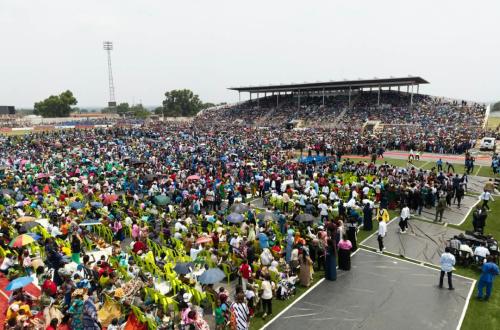 Lubumbashi en effervescence : le Prophète Jules Mulindwa mobilise des foules records au stade Kibassa Maliba !