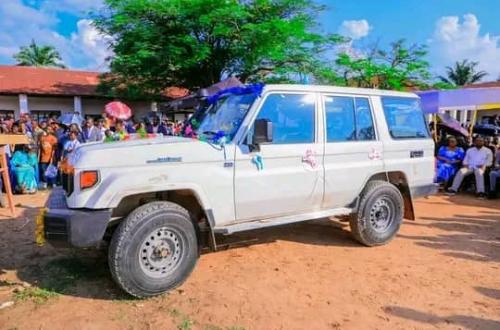 Kabinda : Félix Tshisekedi offre au nouvel évêque 40 000 USD et une jeep