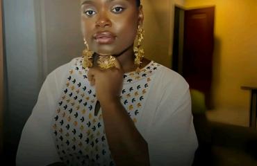 Béatrice Mulumba, du journalisme en passant par la cuisine jusqu'au maquillage (Portrait)