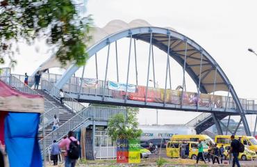 RDC : le gouvernement va construire 80 passerelles piétonnes et de 600 portiques de signalisation et publicitaires