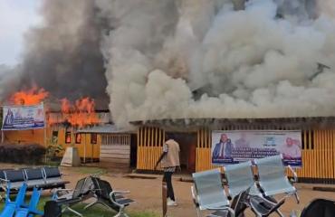RDC : un incendie ravage le bâtiment administratif de l’aéroport de Mavivi, près de Beni