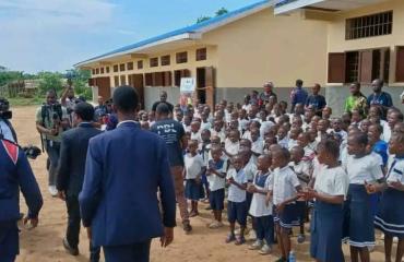 RDC : Kinshasa rend hommage aux enseignants de la Tshuapa et annonce des mesures d’urgence après des décès tragiques