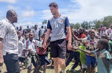 Bunia : le CICR et la Croix-Rouge célèbrent la solidarité avec les déplacés à travers un match de fraternité
